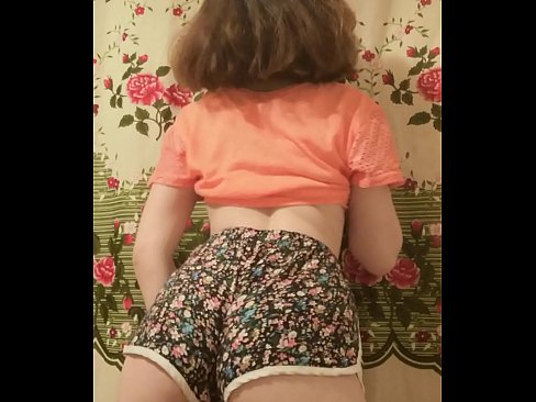 ❤️ Sexy jonge babe dy't har koarte broek op 'e kamera útstrielet ❌ Porno fb by wy