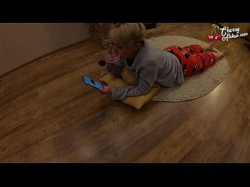 ❤️ Gekke blonde sûgje Enorme lul dy't derop sûgje en stuiterje - Anale seks ❌ Porno fb by wy