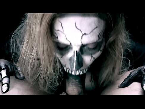 ❤️ Demon famke sûgje hoanne mei har swarte mûle en slikken cum. ❌ Porno fb by wy