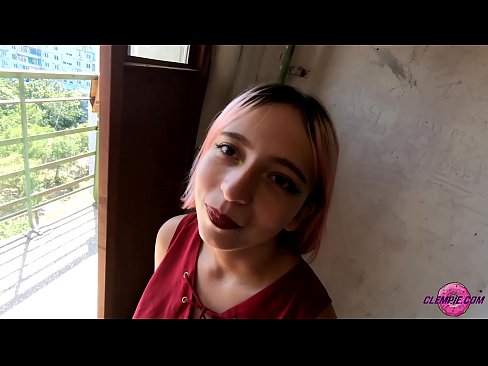 ❤️ Studint Sensual sûget in frjemdling yn 'e bûtenwrâld - Cum op syn gesicht ❌ Porno fb by wy